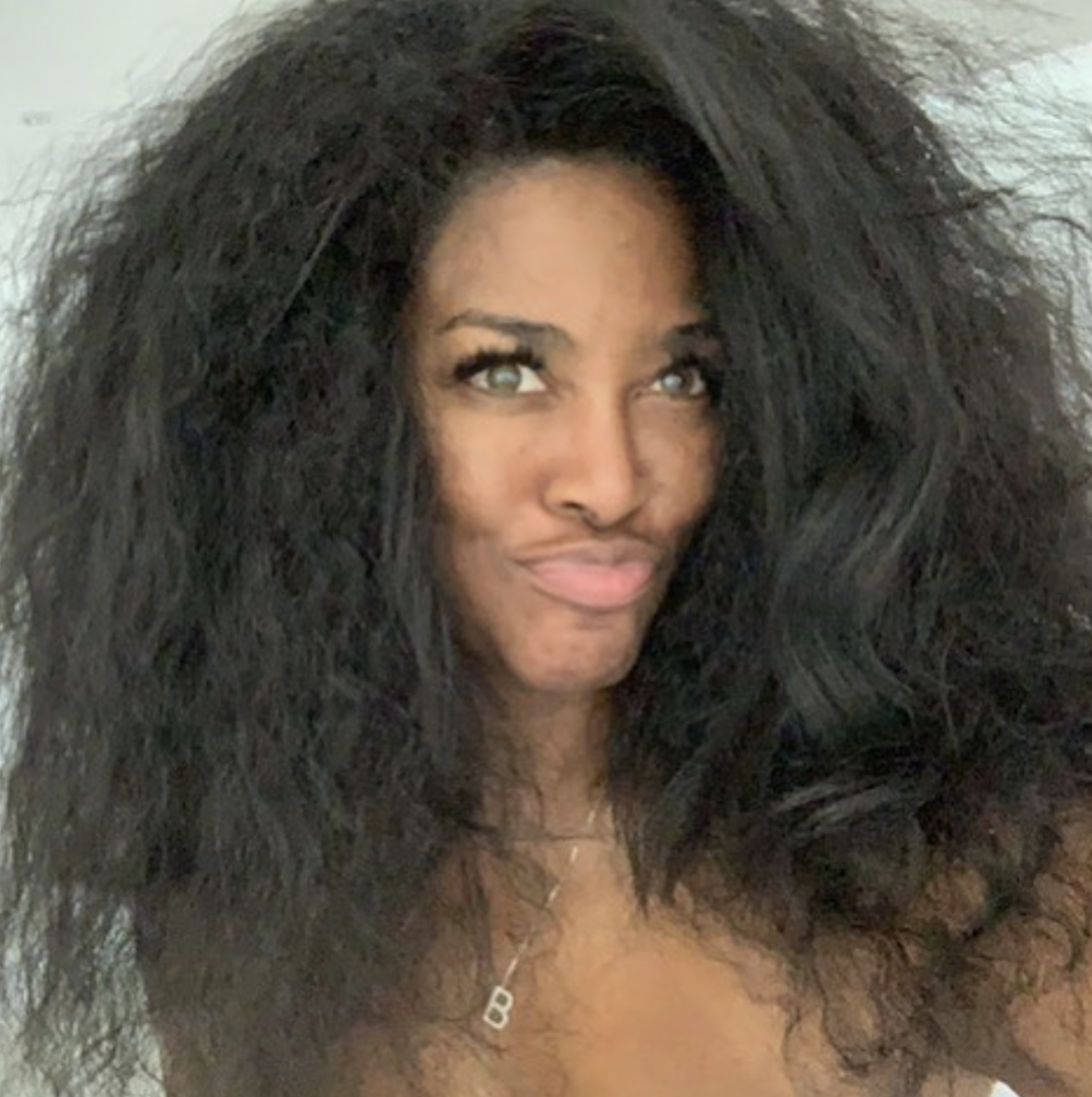 Kenya Moore Shows Off Her Flourishing Natural Hair