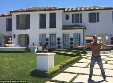 Crips member, sexy felon Jeremy Meeks showcases mansion, Maserati, family on IG