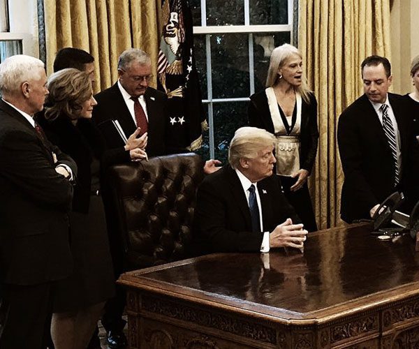 President Trump executive order and advisors (Photo Source: Twitter/@POTUS)