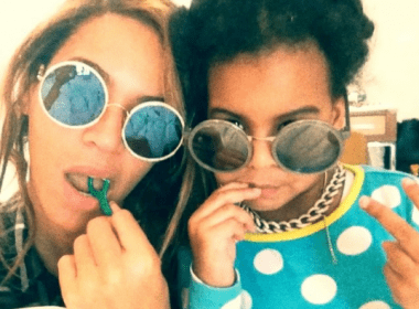 Pregnant Beyoncé and Blue Ivy wear matching pink ensembles