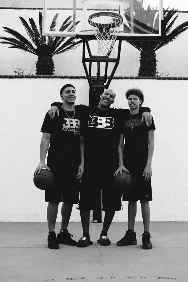 (Photo from Carlos Huanes on @bigballerbrand/ Twitter) (From left to right) LiAngelo Ball, LaVar Ball and LaMelo Ball pose for a photo.