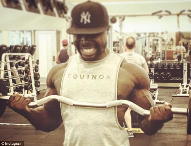 Abeku Wilson lifting weights at Equinox (Abeku Wilson's IG: @Abeku21) 