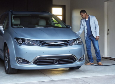 Get in the driver's seat of the 2017 Chrysler Pacifica Hybrid Platinum