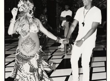 Pregnant Beyoncé channels Michael Jackson