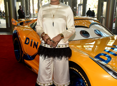 Kerry Washington looks adorable in Oscar de la Renta on 'Cars 3' red carpet