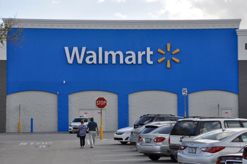 Walmart employees will now deliver online orders to customers' homes