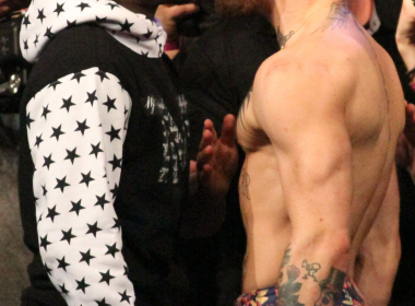 Floyd Mayweather vs. Conor McGregor, who's got amazing abs (photos)