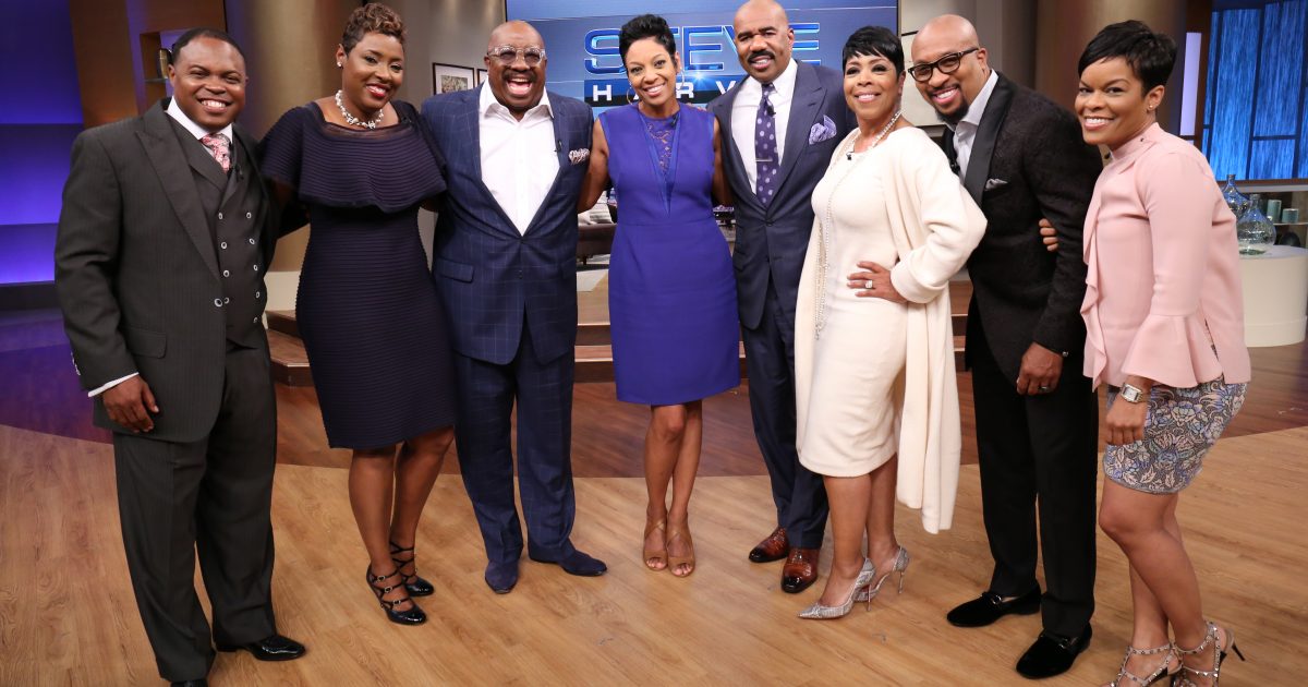 Steve Harvey's radio crew clowns him on his TV talk show (video ...