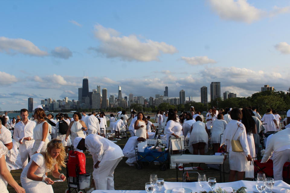 Diner en Blanc brings Chicago together Rolling Out