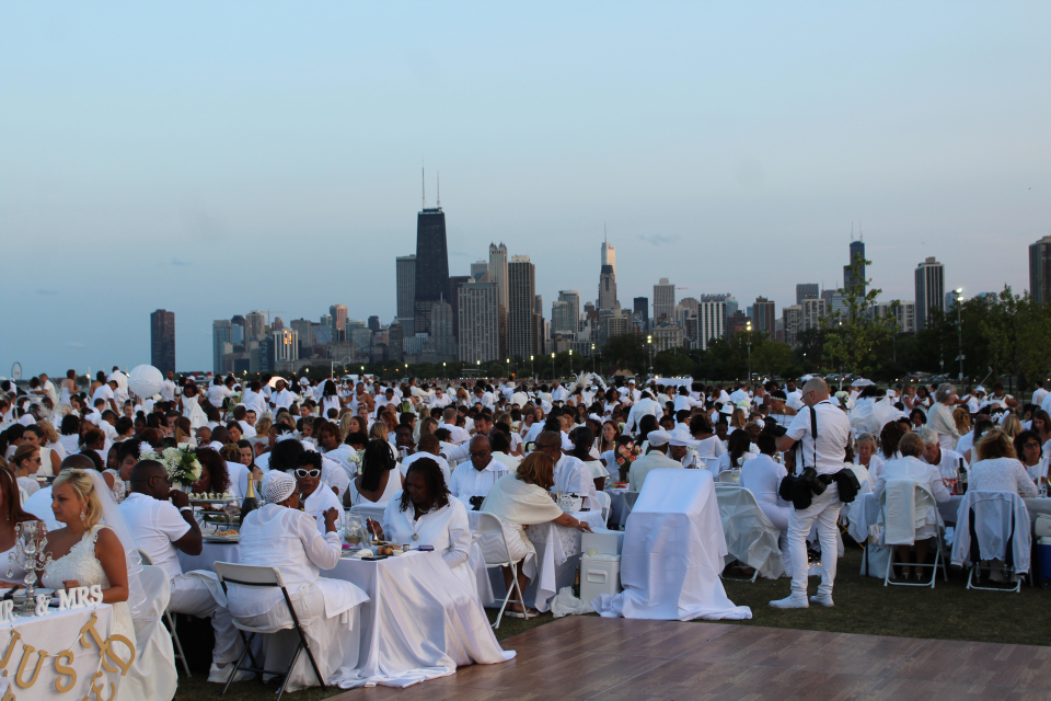 Diner en Blanc brings Chicago together Rolling Out