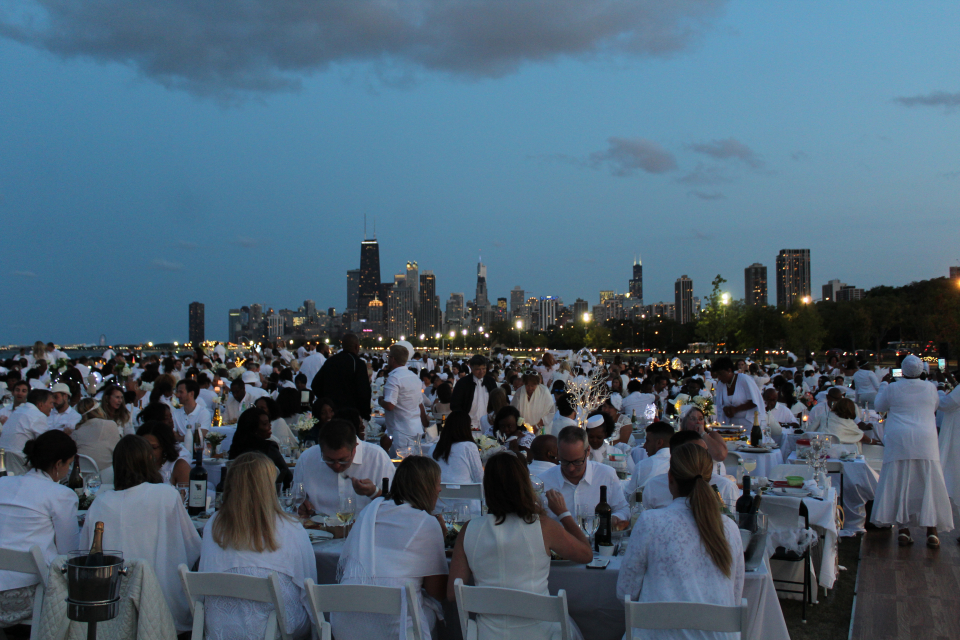 Diner en Blanc brings Chicago together Rolling Out