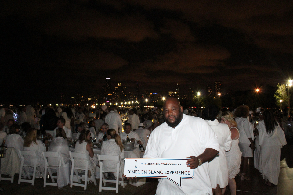 Diner en Blanc brings Chicago together Rolling Out