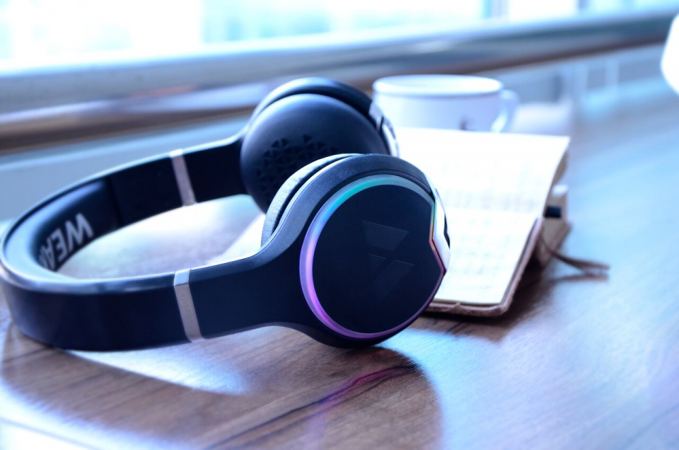 2 college friends create Wearhaus Arc, the 1st shareable headphones