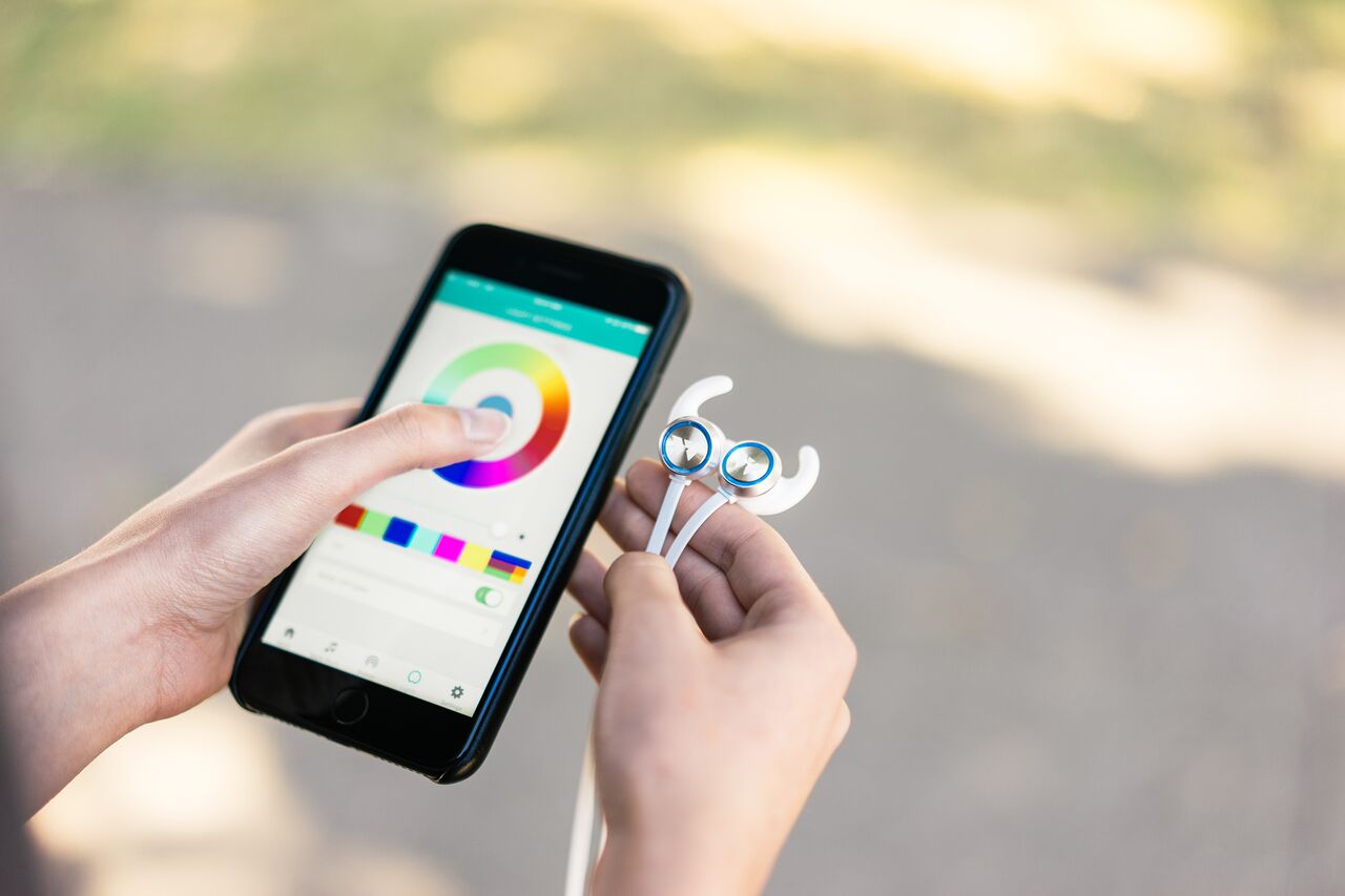 2 college friends create Wearhaus Arc, the 1st shareable headphones