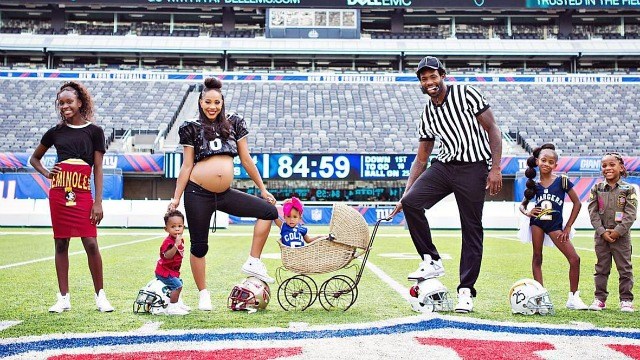 ANTONIO CROMARTIE POSES WITH 6 OF HIS 14 KIDS IN ADORABLE PHOTO