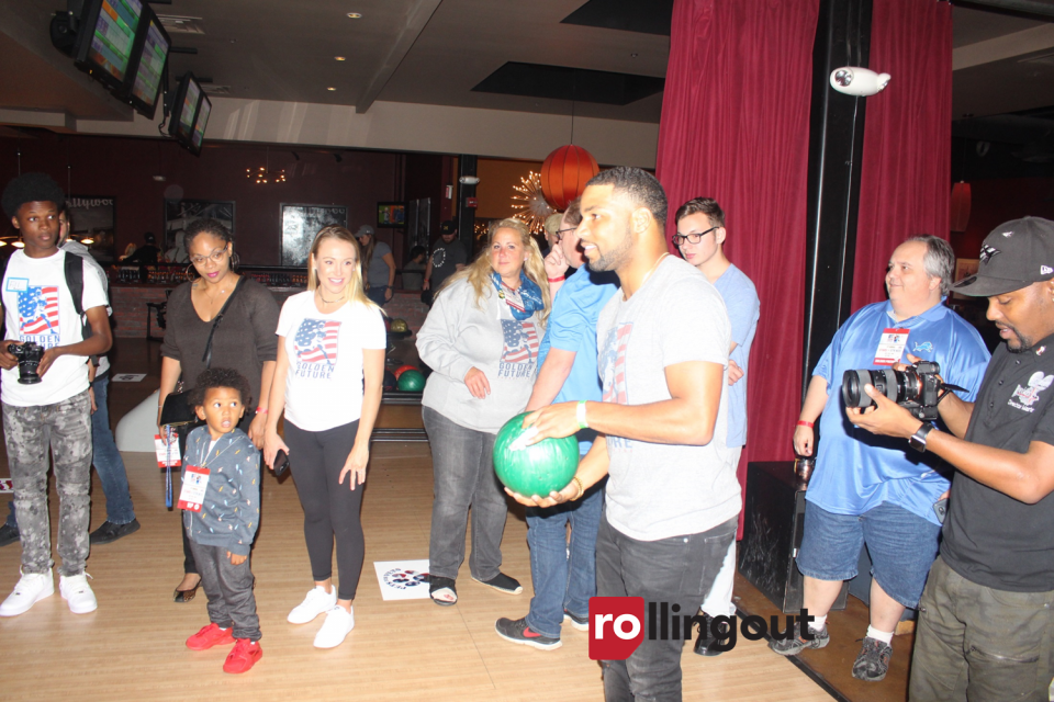 Golden Tate hosts 3rd annual Stars and Strikes fundraiser for his foundation