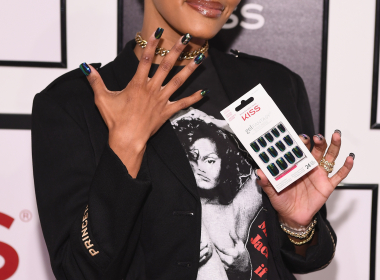 Teyana Taylor puckers and flutters for Kiss Products' pop-up beauty bar