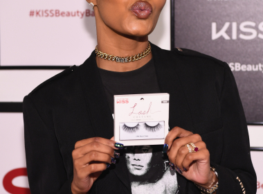 Teyana Taylor puckers and flutters for Kiss Products' pop-up beauty bar