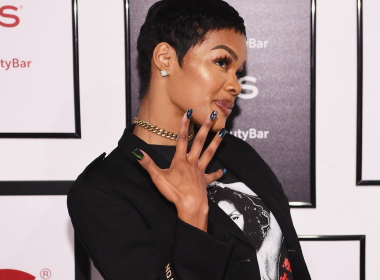 Teyana Taylor puckers and flutters for Kiss Products' pop-up beauty bar