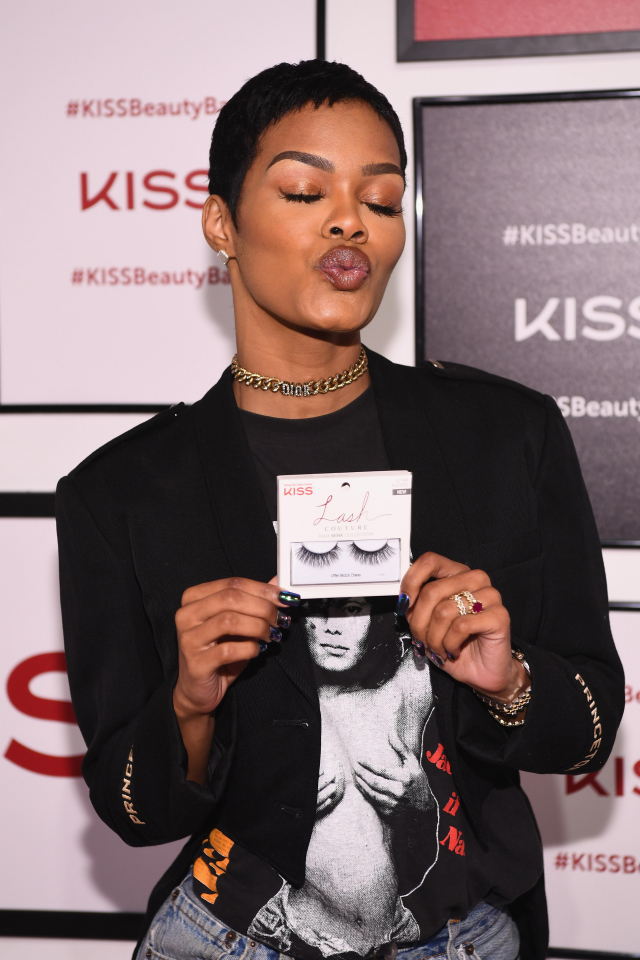 Teyana Taylor puckers and flutters for Kiss Products' pop-up beauty bar