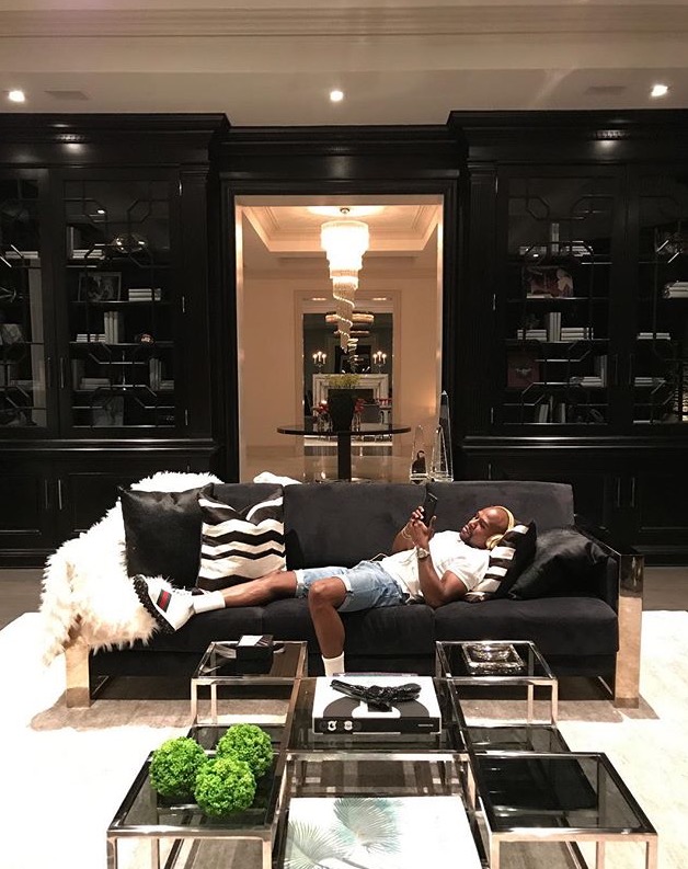 Floyd Mayweather makes himself at home in new $26M 'Beverly Hills castle'