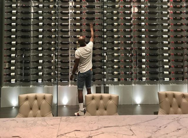 Floyd Mayweather makes himself at home in new $26M 'Beverly Hills castle'
