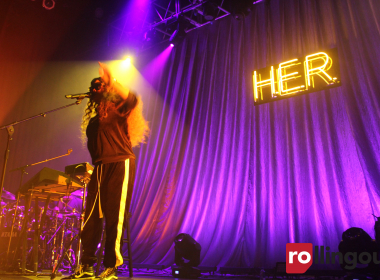 H.E.R. brings mystique, sultry sound to the 'Lights On' tour