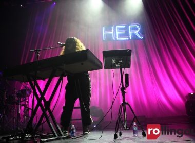 H.E.R. brings mystique, sultry sound to the 'Lights On' tour