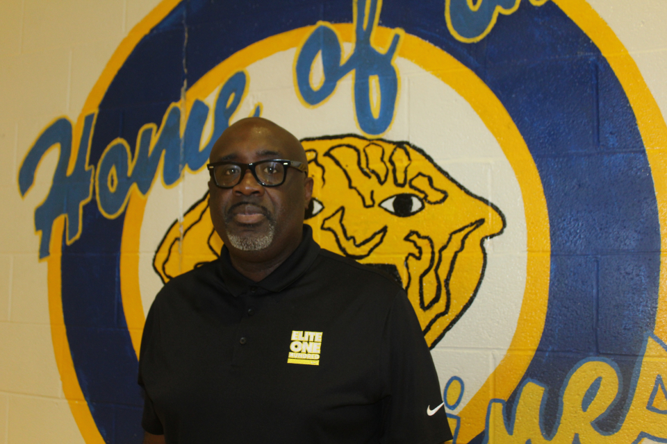 Coach Rob Smith on 6th annual Chicago Elite Classic, mentoring players