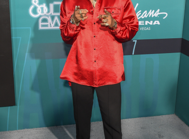 Erykah Badu hosts the Soul Train Awards; see more amazing red carpet fashions
