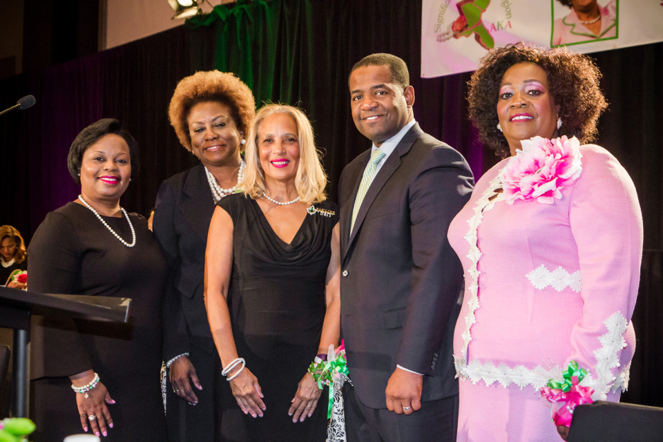 Atlanta AKAs donate backpacks and funds scholarships for students
