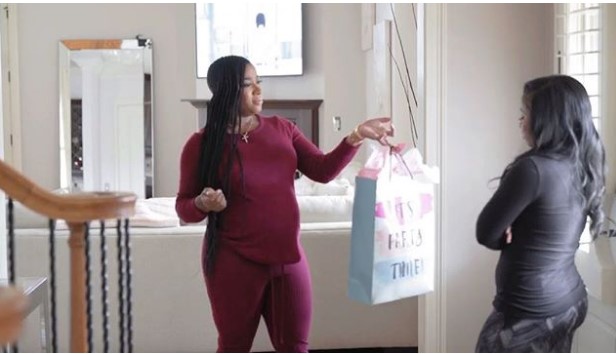 Toya Wright shows off natural hairstyle while very pregnant
