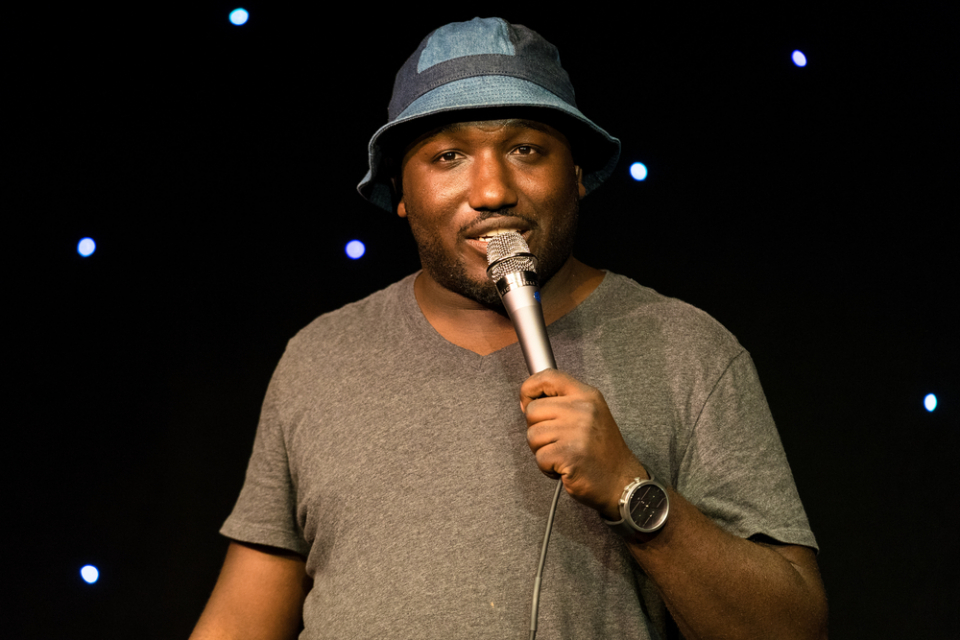 Hannibal Buress makes offensive joke on Chicago stage, they cut off his mic