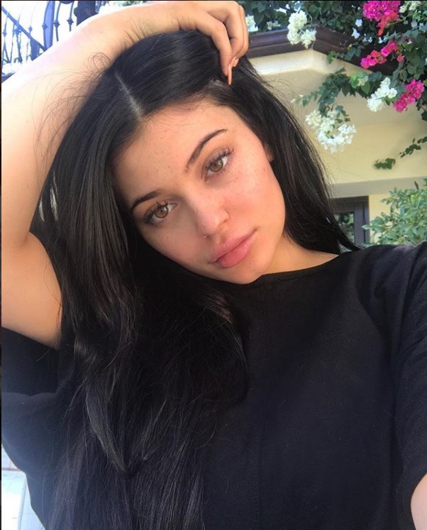 Kylie Jenner posts 1st photos of infant Stormi's face