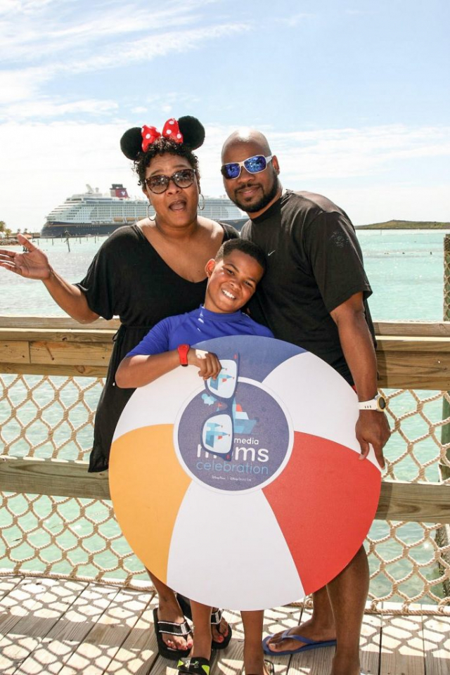 Latoyia Dennis with her husband and son (Photo courtesy of Latoyia Dennis)