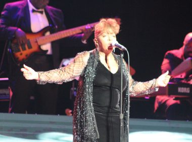 Anita Baker sings the rain away at Ravinia