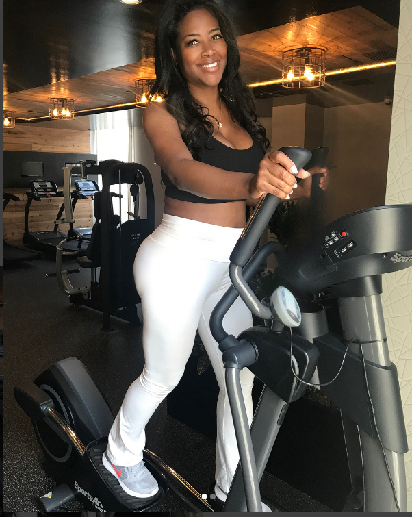 'RHOA's' Kenya Moore shows off new baby bump photo while working out