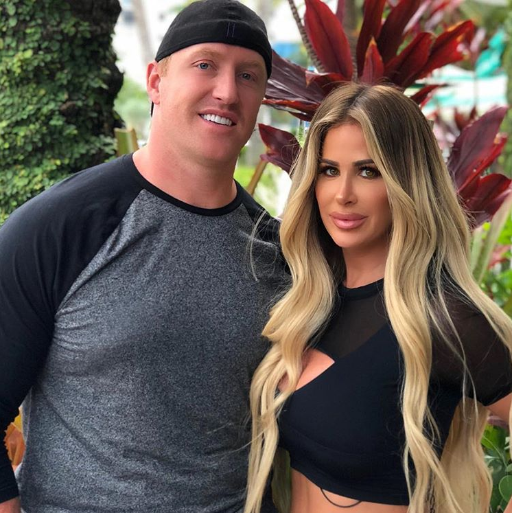 Kim Zolciak ruins Gay Pride celebration with performance of Wig