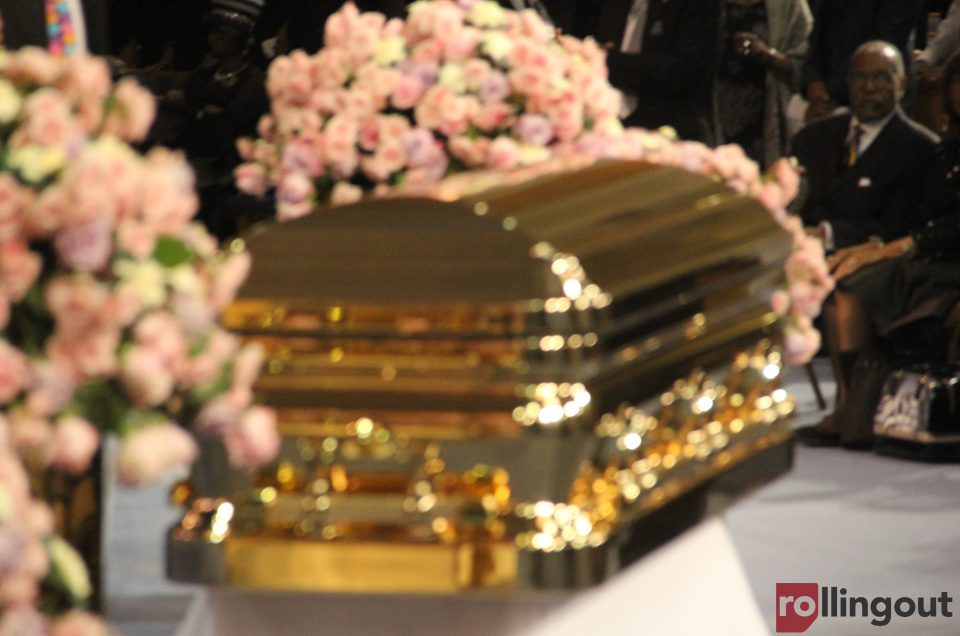 5 things to know about Aretha Franklin's amazing 'gold' casket