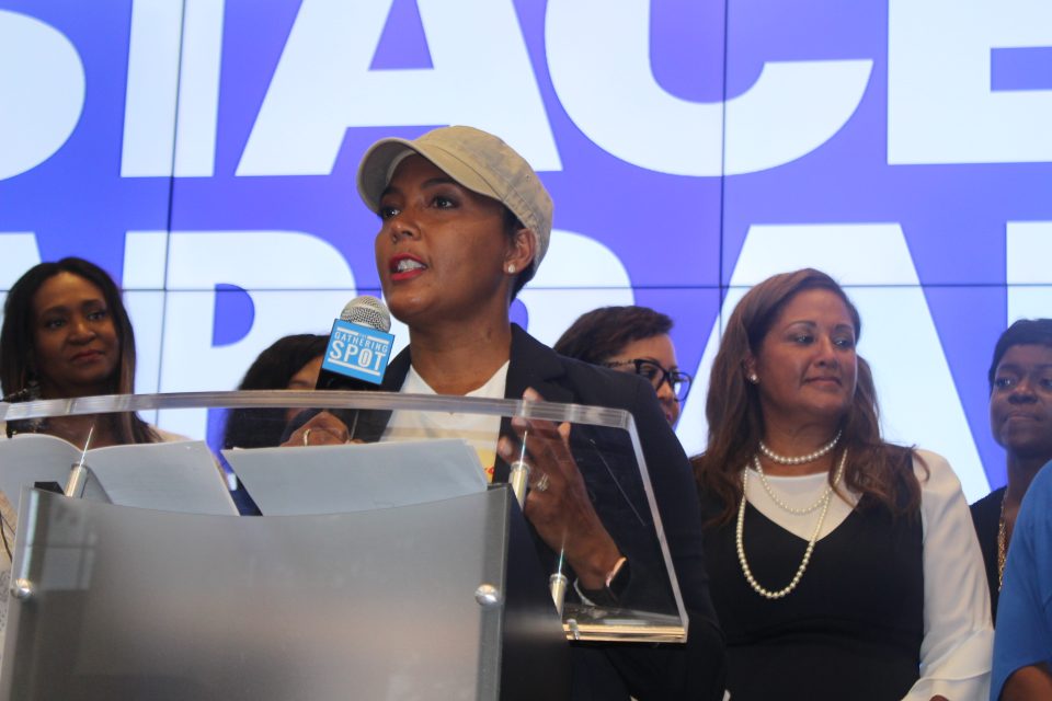 Maxine Waters joins host of women leaders, celebrities supporting Stacey Abrams