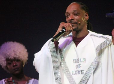 Snoop Dogg celebrates his birthday with stage play in Chicago