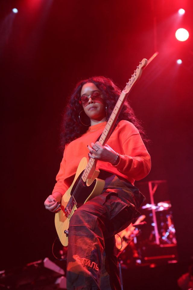 H.E.R. lights up the stage at V-103’s Winterfest