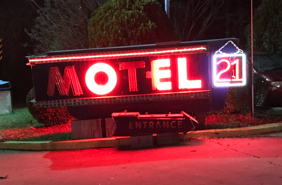 5 reasons Motel 21 is a hit that you don't want to miss
