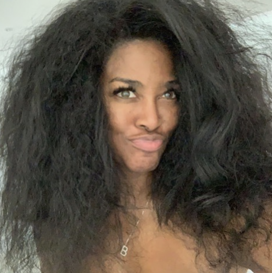 Kenya Moore shows off her natural hair (Photo source. email protected. 