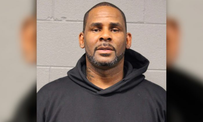 R. Kelly free to roam the streets after being released from Chicago jail