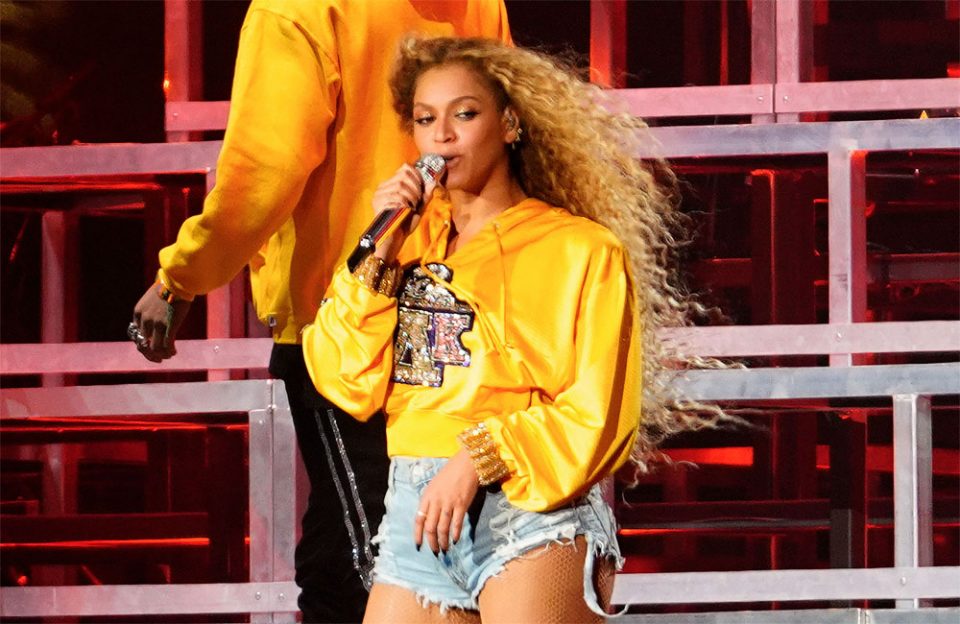 Beyoncé starts a new dance challenge and the Beyhive swarms