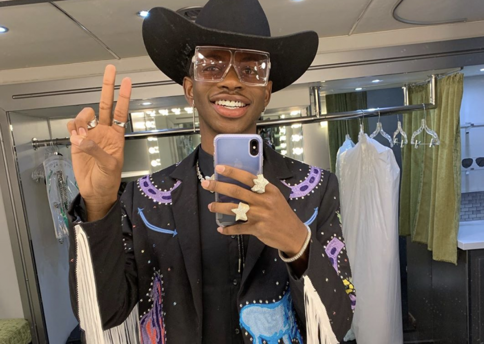 Lil Nas X explains why he looked bored at the strip club with Lizzo (video)