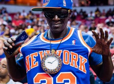 Flavor Flav wearing Patrick Ewing Knicks jersey (Photo courtesy of Twitter.com/DahnDahlas)