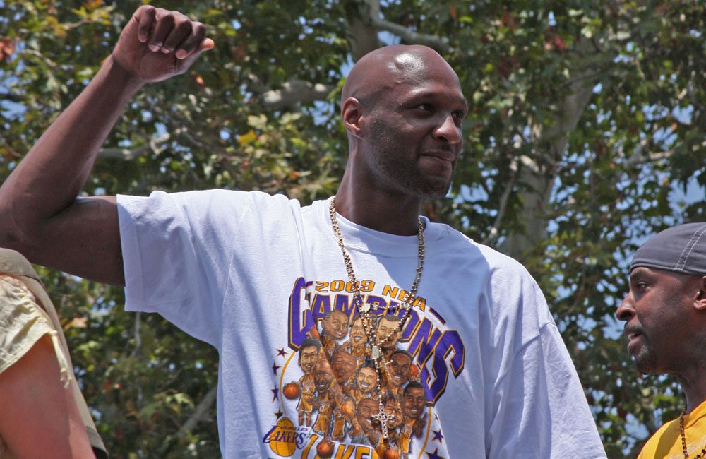 Lamar Odom wants smoke? Former Laker inks deal with Celebrity Boxing