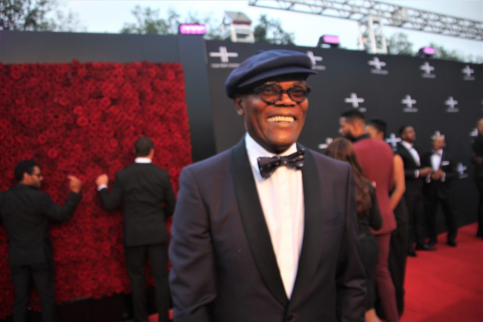 Denzel Washington presents honorary Oscar to Samuel L. Jackson (videos)
